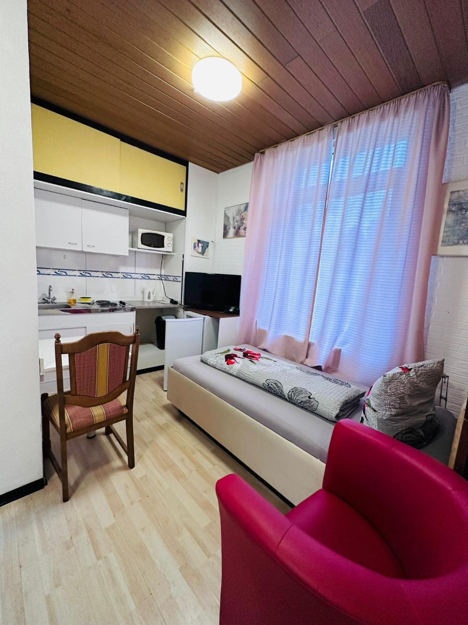 Hotel Gaestezimmer Siminciuc Aquisgrà Exteriér fotografie
